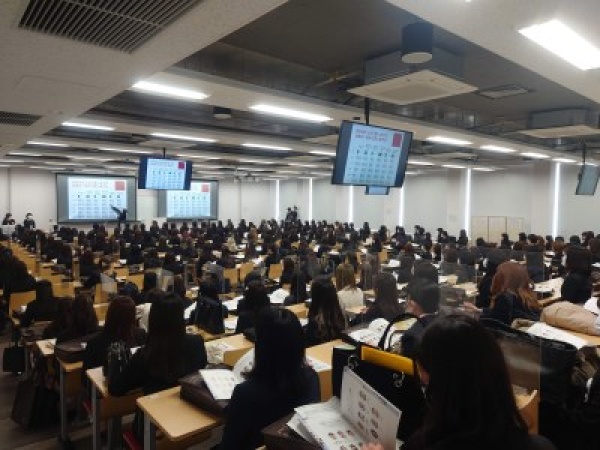 実践女子大学　人間社会学部