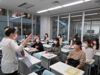 実践女子大学 人間社会学部 阿佐美敦子