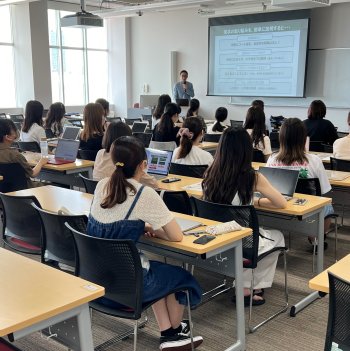 実践女子大学 人間社会学部 篠﨑香織