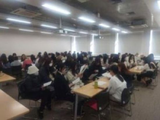 実践女子大学　人間社会学部