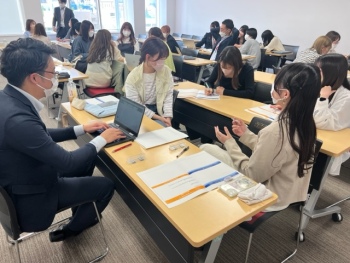 実践女子大学 人間社会学部 篠﨑香織