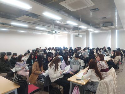 実践女子大学　人間社会学部