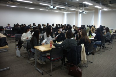 実践女子大学　人間社会学部