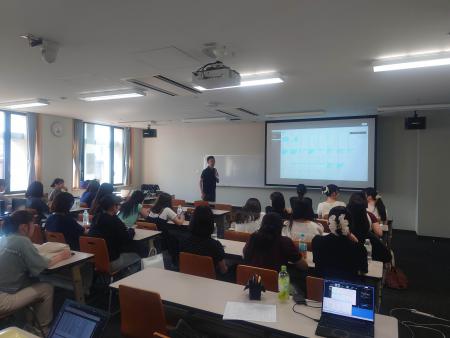 実践女子大学　人間社会学部　竹内光悦