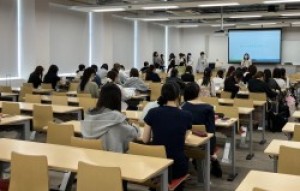 実践女子大学　人間社会学部　富田望